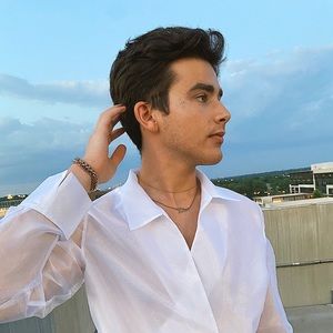 Meet your Posher, Travis